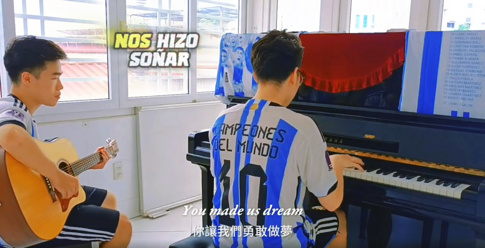 Messi không chỉ làm rung lưới